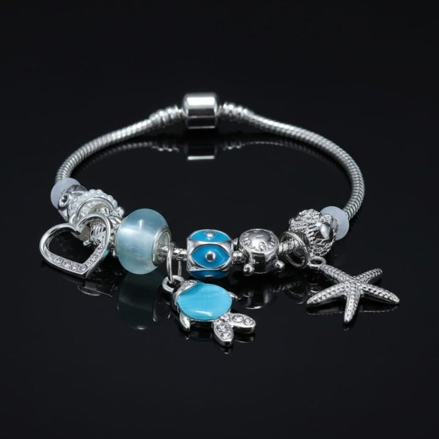 Bratara dama ROXE argintie cu charmuri pestisor si steluta, model elegant modern