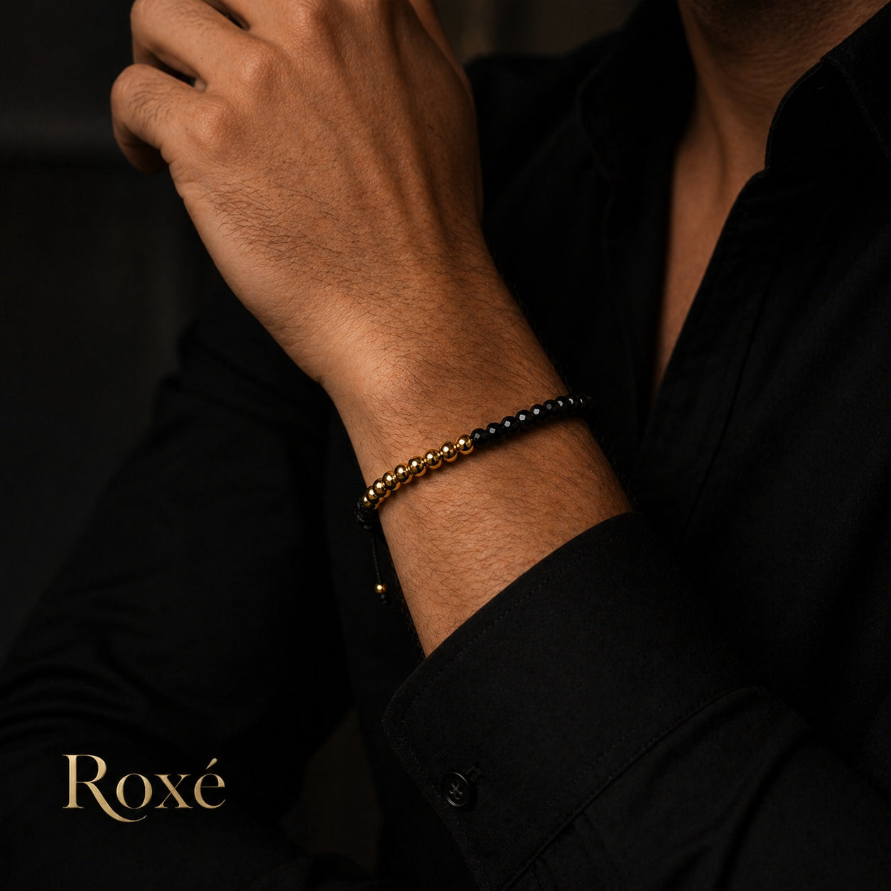 Bratara reglabila barbati Roxe margele negre fatetate aurii design elegant