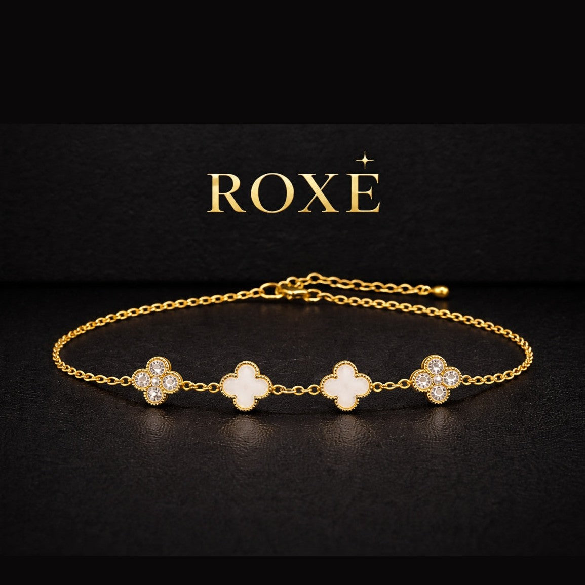 Brățară Roxé cu trifoi – model elegant cu 2 elemente albe și 2 cu strasuri