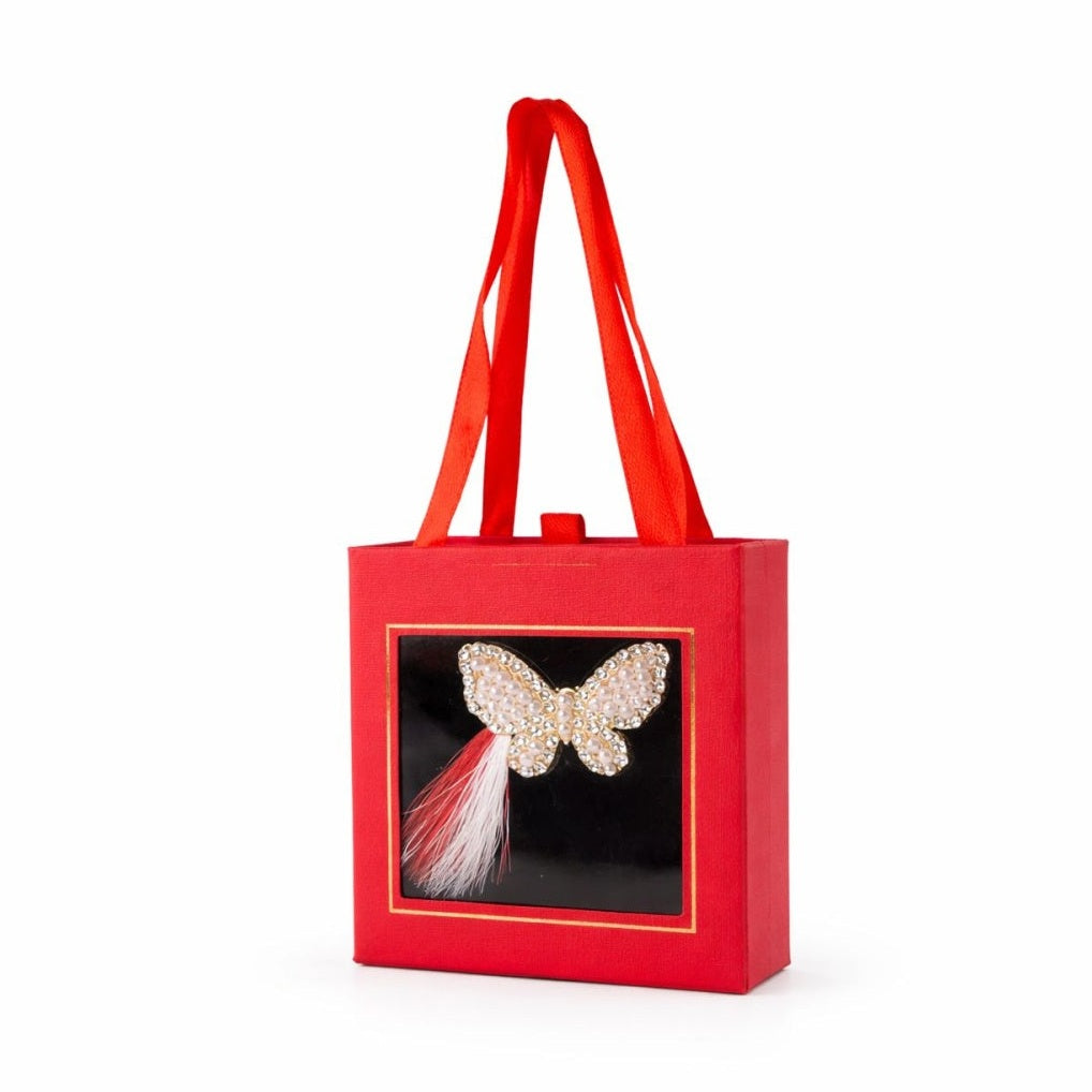Brosa Martisor 5cm, Fluture pretios, in cutie gentuta 7x7 cm cu fereastra, cadou 1 Martie