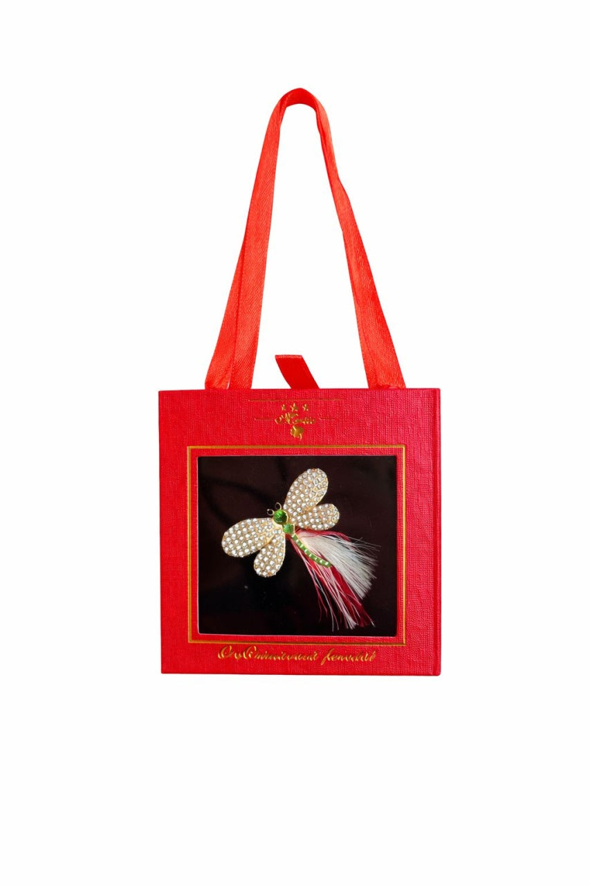 Brosa Martisor 5cm, Libelula cu cristale, in cutie gentuta 7x7 cm cu fereastra, cadou 1 Martie