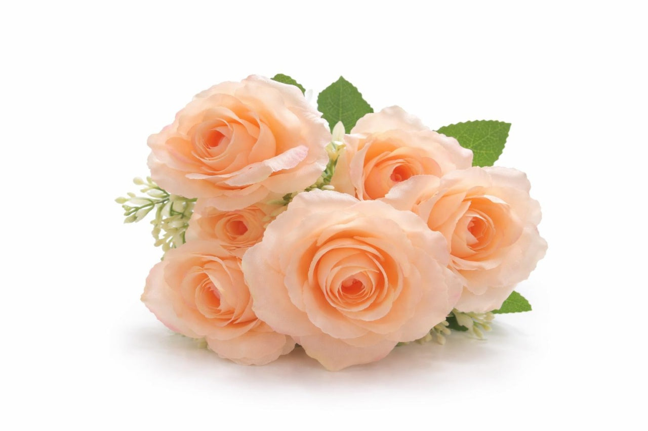 Buchet 7 trandafiri artificiali nuanta piersica delicata, frunze si boboci decorativi 30cm
