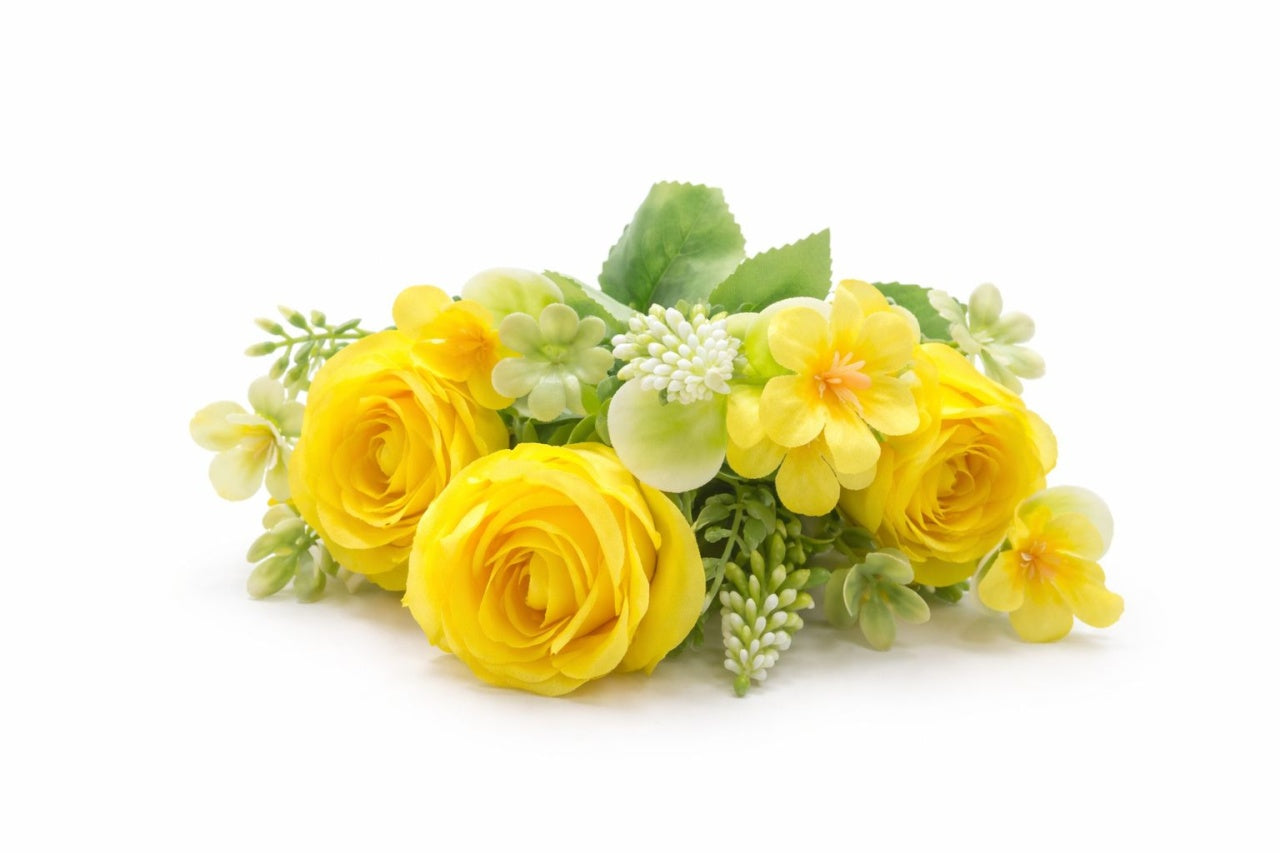 Buchet artificial 4 trandafiri galbeni cu flori albe decorative