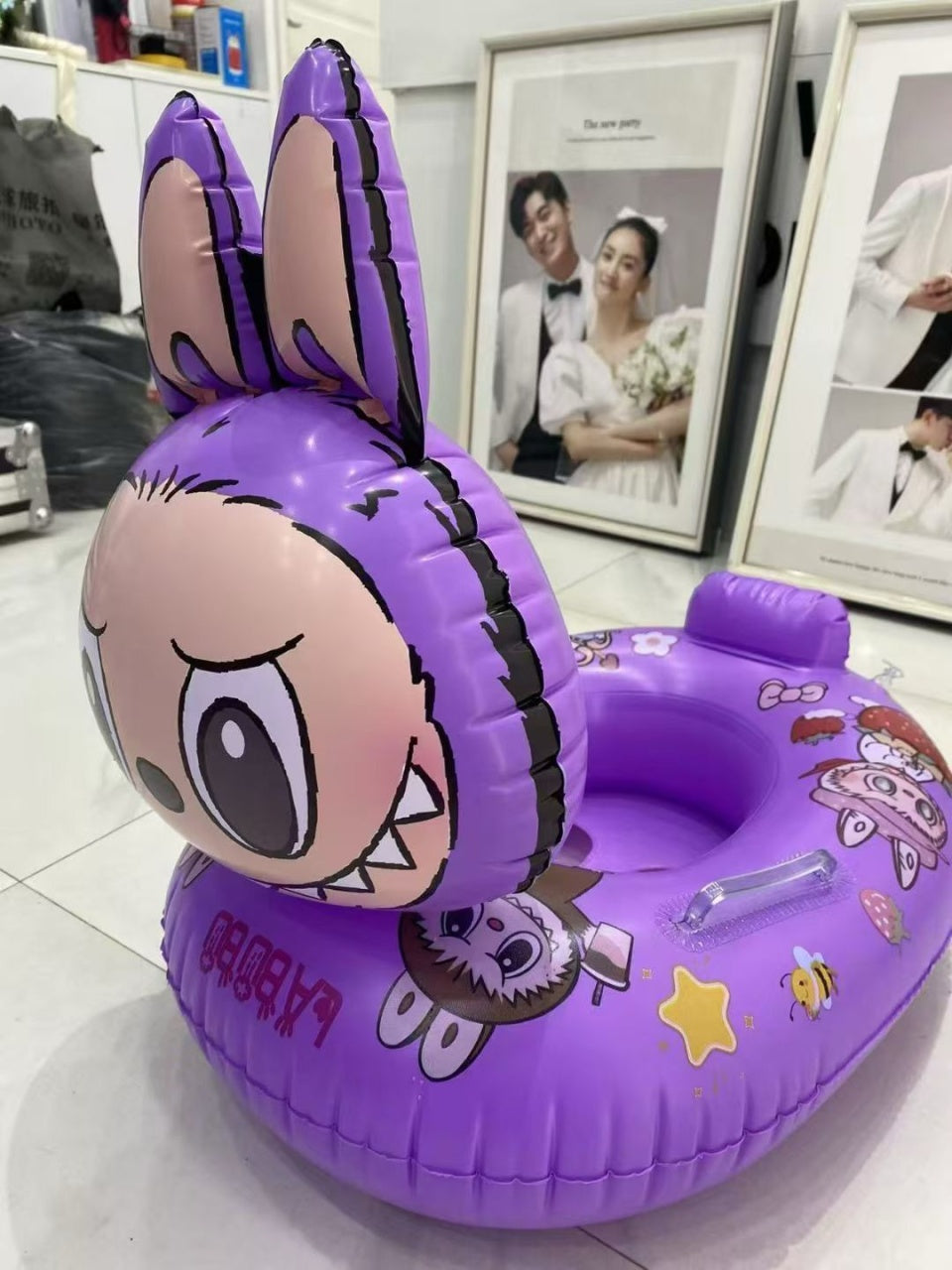 Colac inot copii cu fata 3D iepuras, manere si spatar, model gonflabil oval in culori variate, sigur si confortabil pentru piscina sau mare,