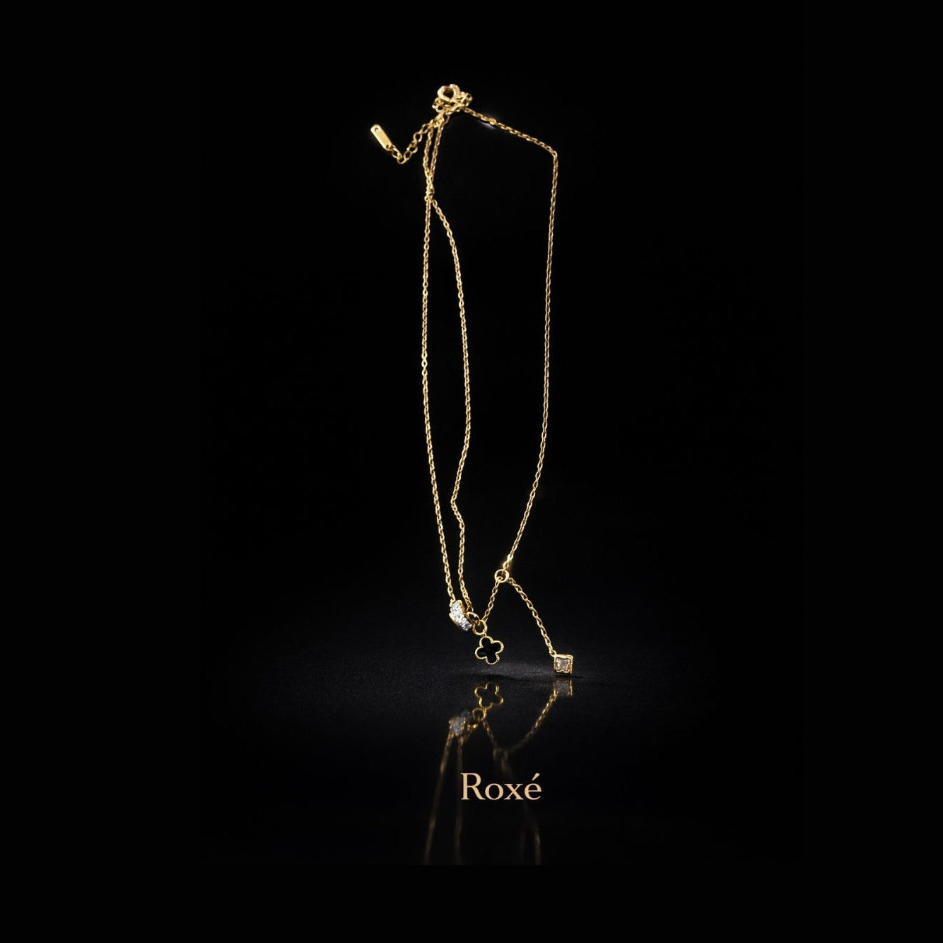 Colier auriu Roxé cu pandantive delicate și simbol negru, reglabil 42+5 cm