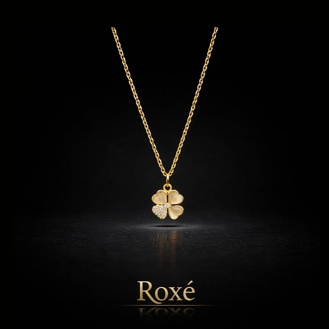 Colier Roxé auriu cu pandantiv trifoi si cristale, material inoxidabil, 40 cm, reglabil