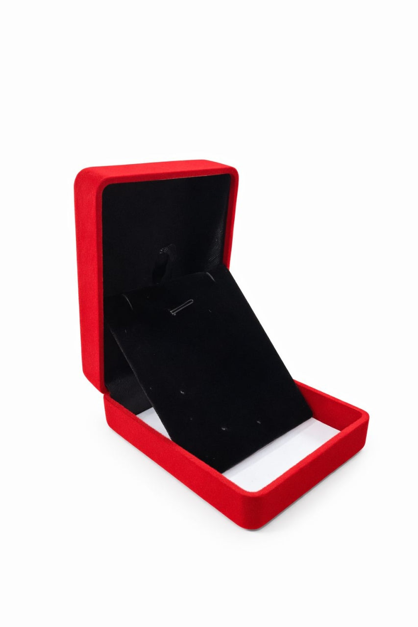 Cutie cadou catifea rosie 7x9x3,5 cm cu interior negru, pentru bijuterii sau martisor