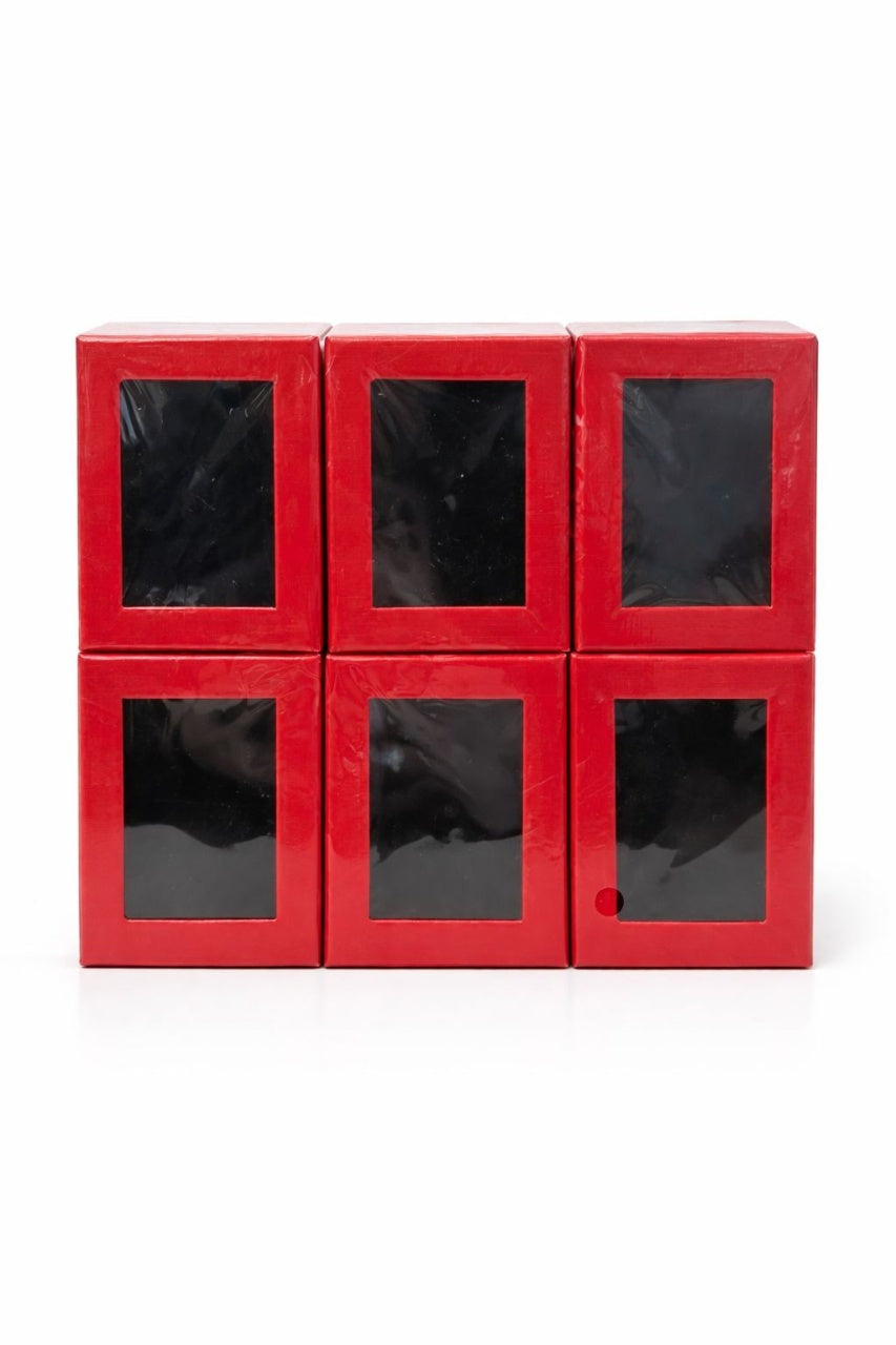 Cutie carton rosie cu fereastra 6.5x8x2.5 cm, interior negru, pentru martisor sau bijuterii