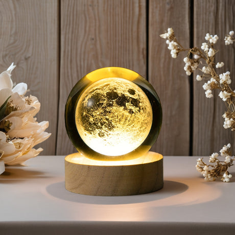 Glob Cristal 3D Luna cu LED, 10 cm, Baza Lemn, Decor Elegant