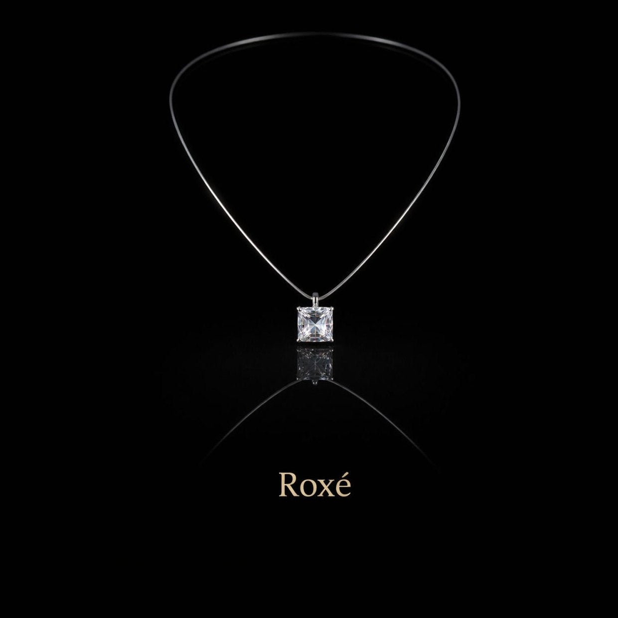 Lantisor invizibil Roxe reglabil 36cm cu pandantiv cristal patrat elegant