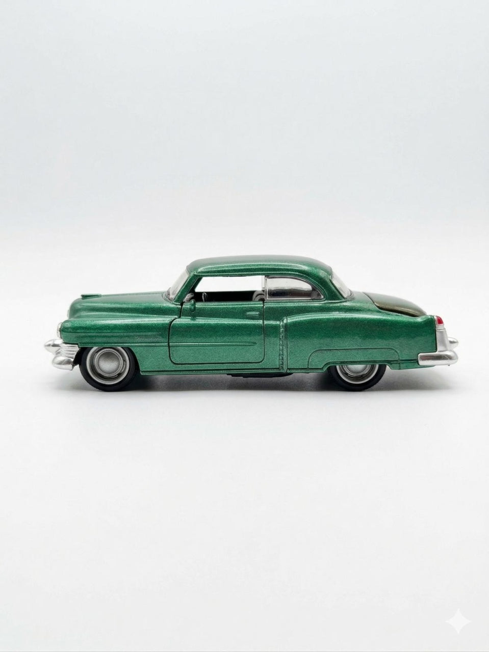 Masinuta metalica clasica retro verde, die cast, 15.5x7 cm