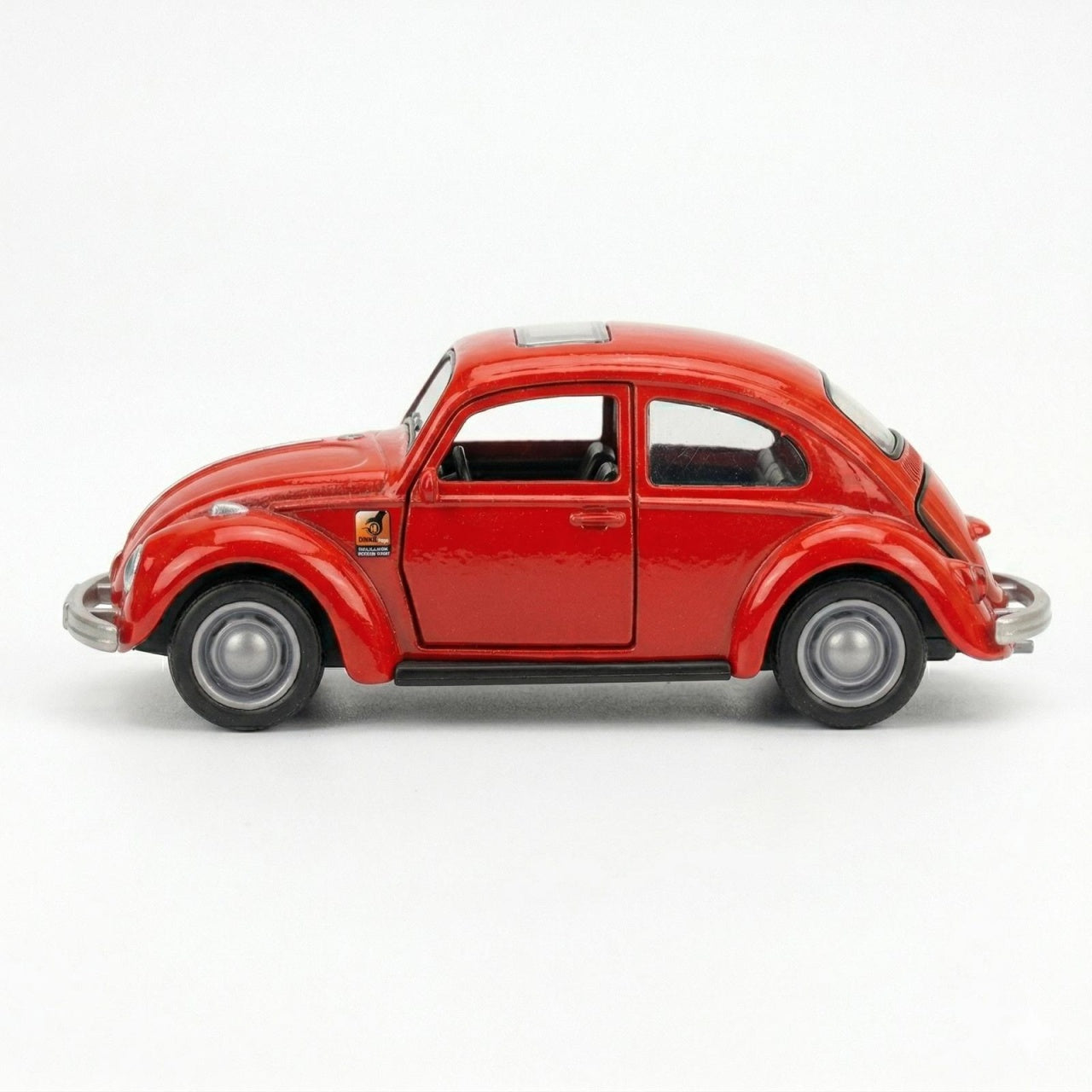 Masinuta metalica clasica rosie, die cast, 15.5x7 cm, model retro realist cu usi functionale