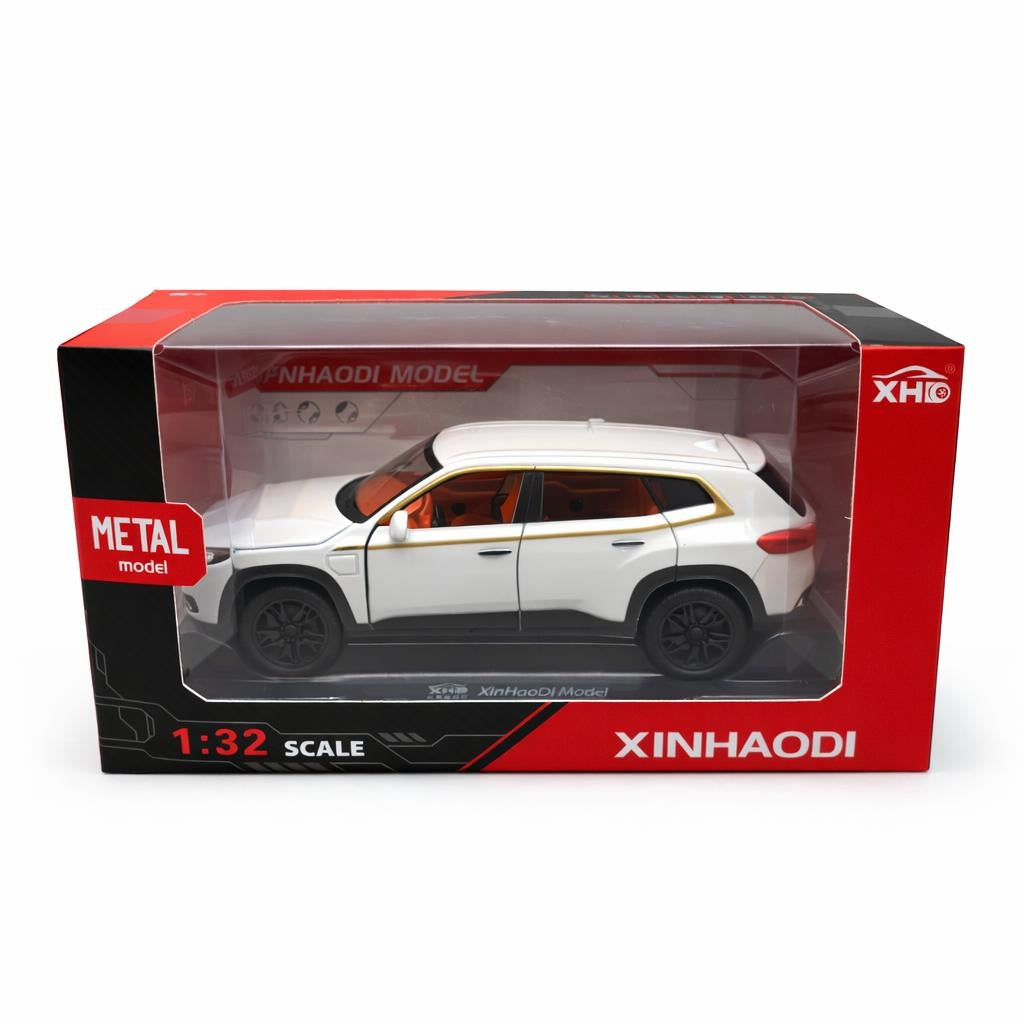 Masinuta SUV metalica metal model scara 1:32, alba cu linie aurie, interior maro, portiere functionale
