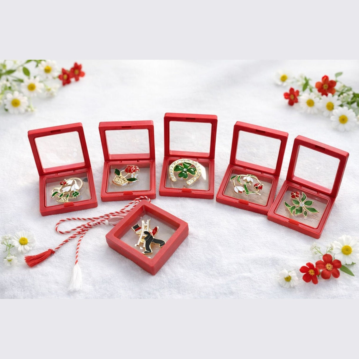 Oferta 9 brose modele mixte de 4 cm in cutie rosie eleganta de 7x7 cm
