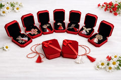 Oferta 9 brose modele mixte de 5 cm in cutie de catifea cadou de 10x7 cm