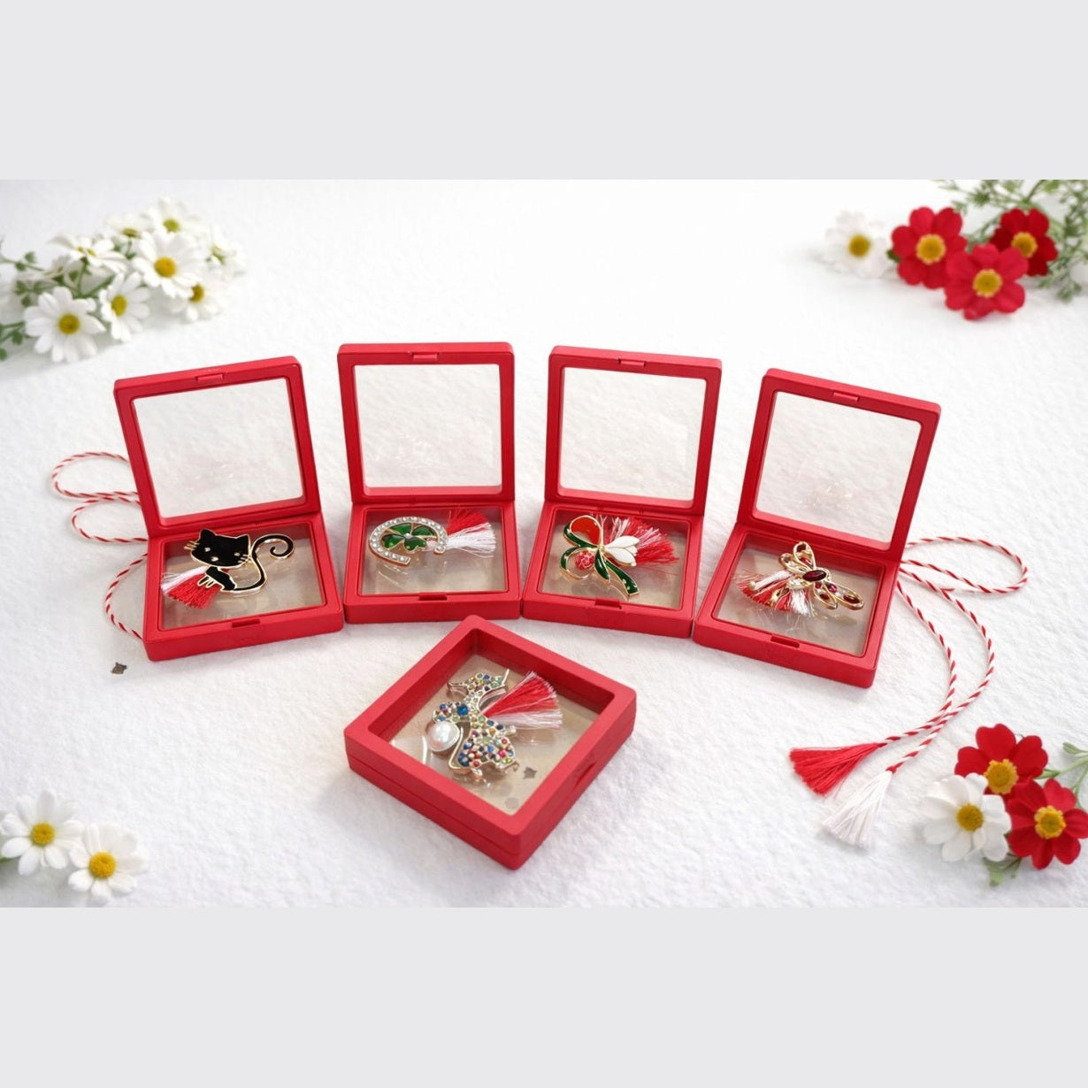 Oferta 9 brose modele mixte de 5 cm in cutie eleganta rosie de 10x7 cm