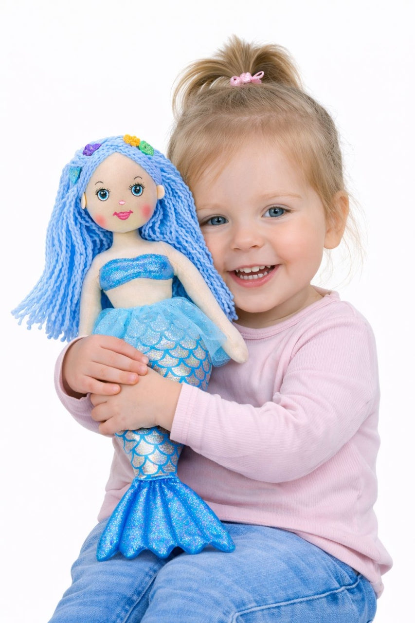 Papusa sirena textila muzicala 42 cm, canta „Bau Bau”, albastru, jucarie copii +3 ani