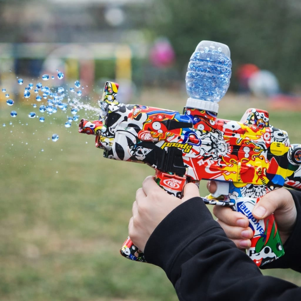 Pistol jucarie electric tip carabina, design colorat graffiti, efecte vizuale, model modern