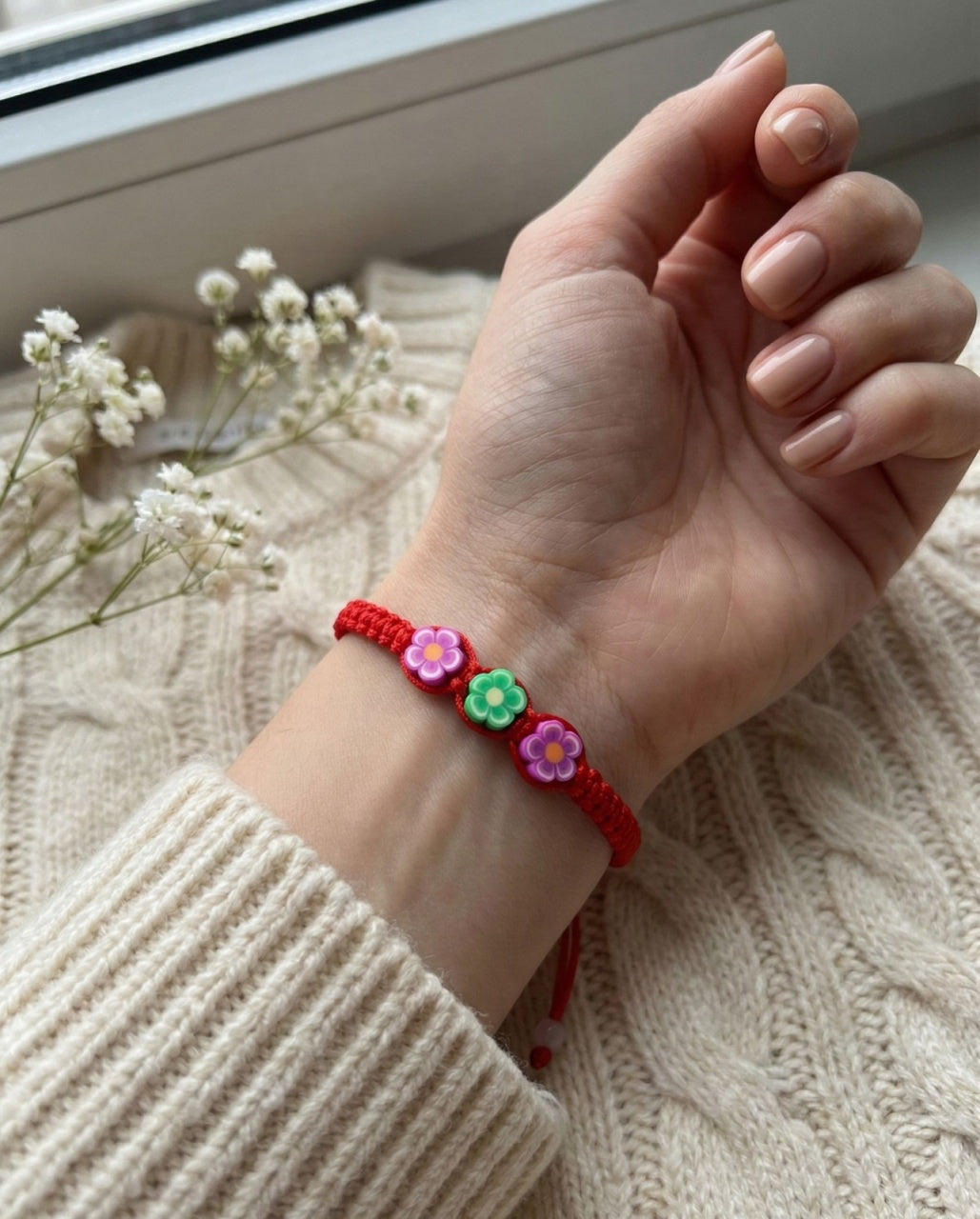 Set 10 bratari martisor snur rosu impletit reglabil cu 3 floricele