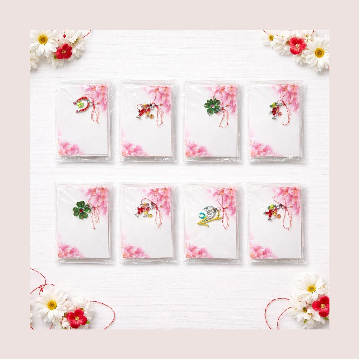 Set 100 de martisoare modele combinate, ambalaj individual elegant, 9x5cm