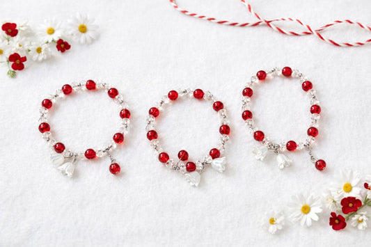 Set 12 Bratari Martisor cu Margele Rosii si Accente Florale Albe