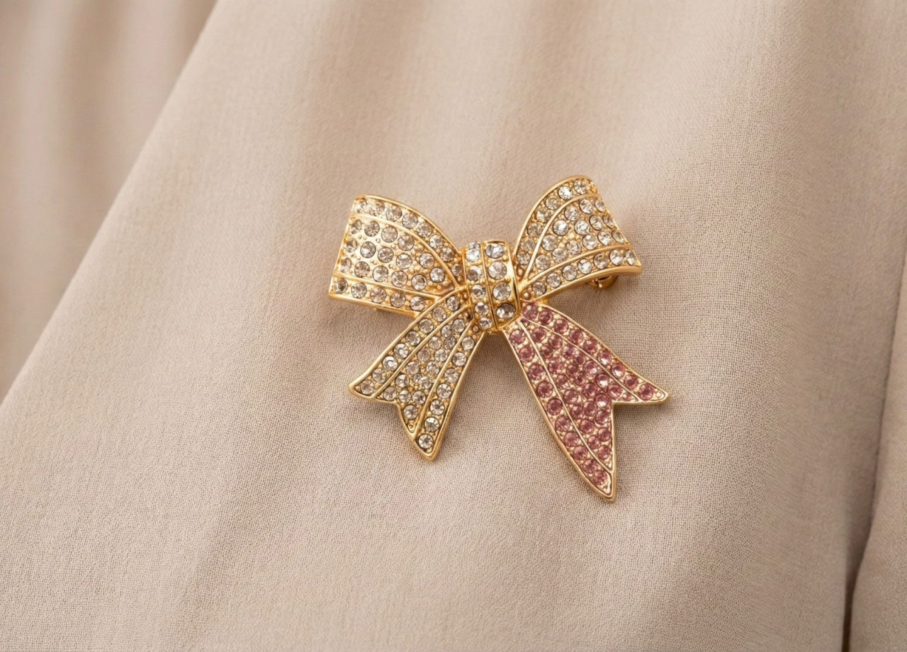 Set 12 brose Martisor, 5 cm, Funda, Cadou 1 Martie