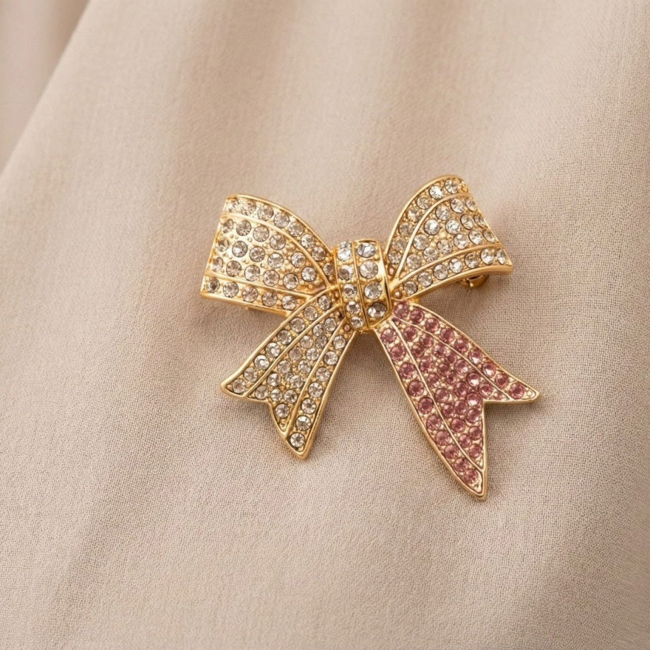 Set 12 brose Martisor, 5 cm, Funda, Cadou 1 Martie