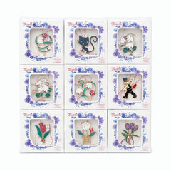 Set 18 brose martisor marime medie ambalaj individual elegant 8.5x8.5 cm