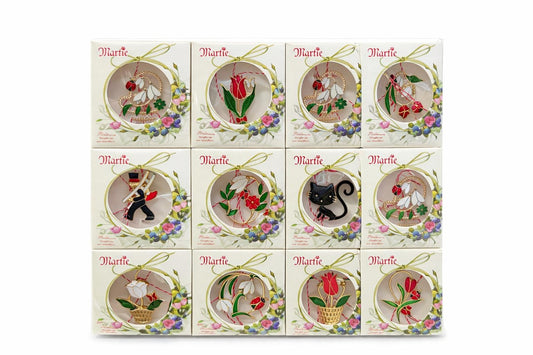 Set 18 brose martisor modele combinate, marime medie, ambalaj individual 8.5x8.5cm