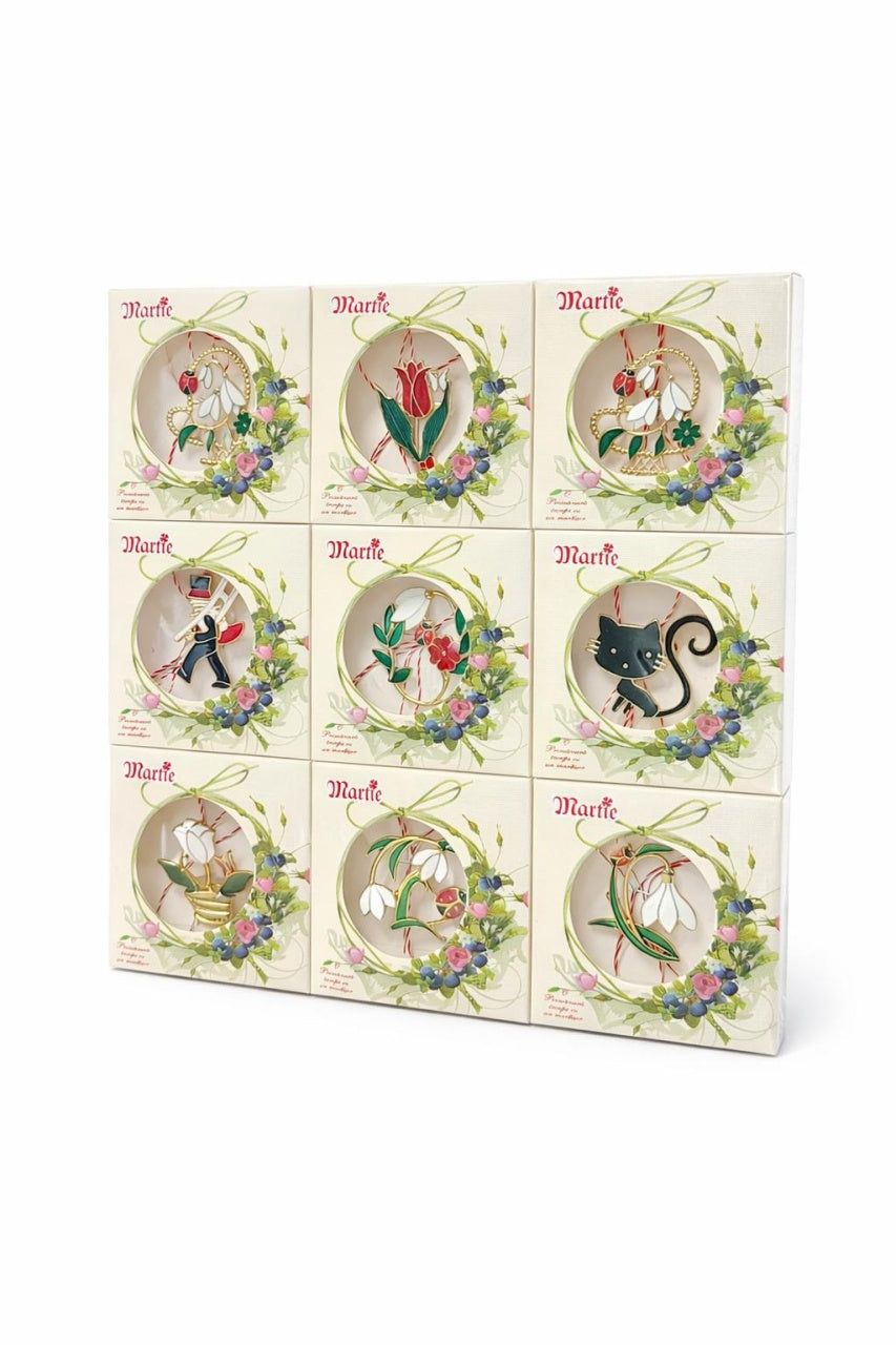 Set 18 brose martisor modele combinate, marime medie, ambalaj individual 8.5x8.5cm
