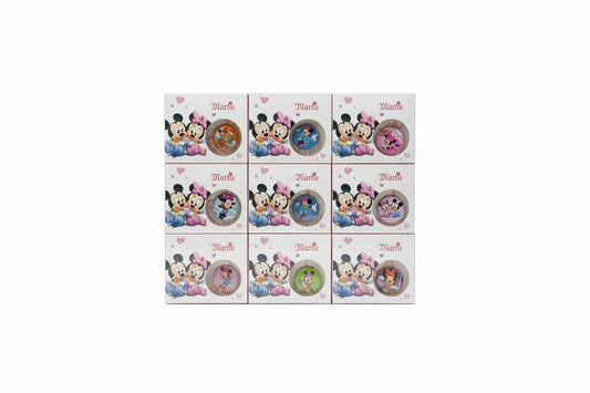 Set 27 Insigne Martisor Copii, Martisor Tip Insigna cu Snur Alb-Rosu, Cutie 7x1x9 cm