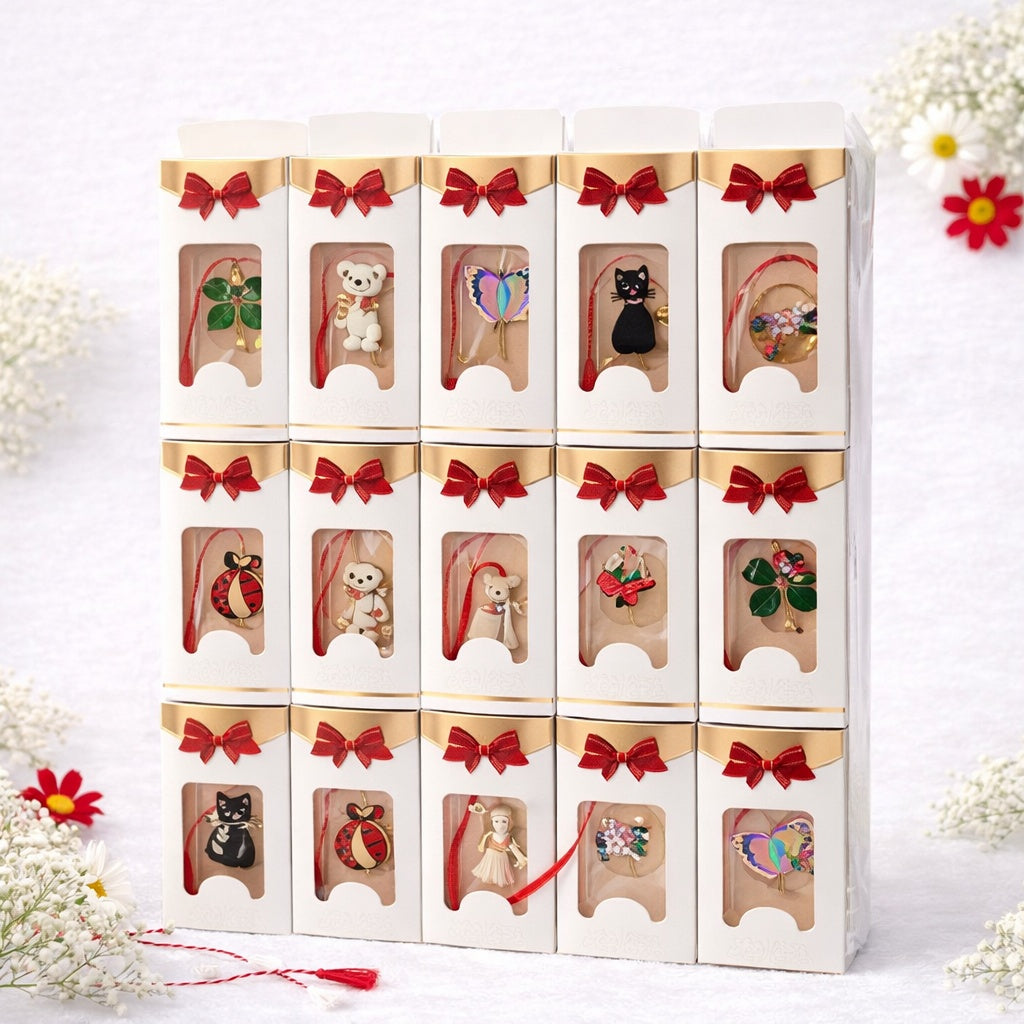 Set 30 Brose Martisor in Cutie Speciala cu Mesaj, Cadou 1 Martie 10x6 cm
