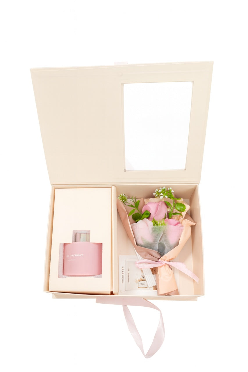 Set cadou premium roz 25x19x9.5 cm cu flori decorative si difuzor parfum, cutie eleganta + punga