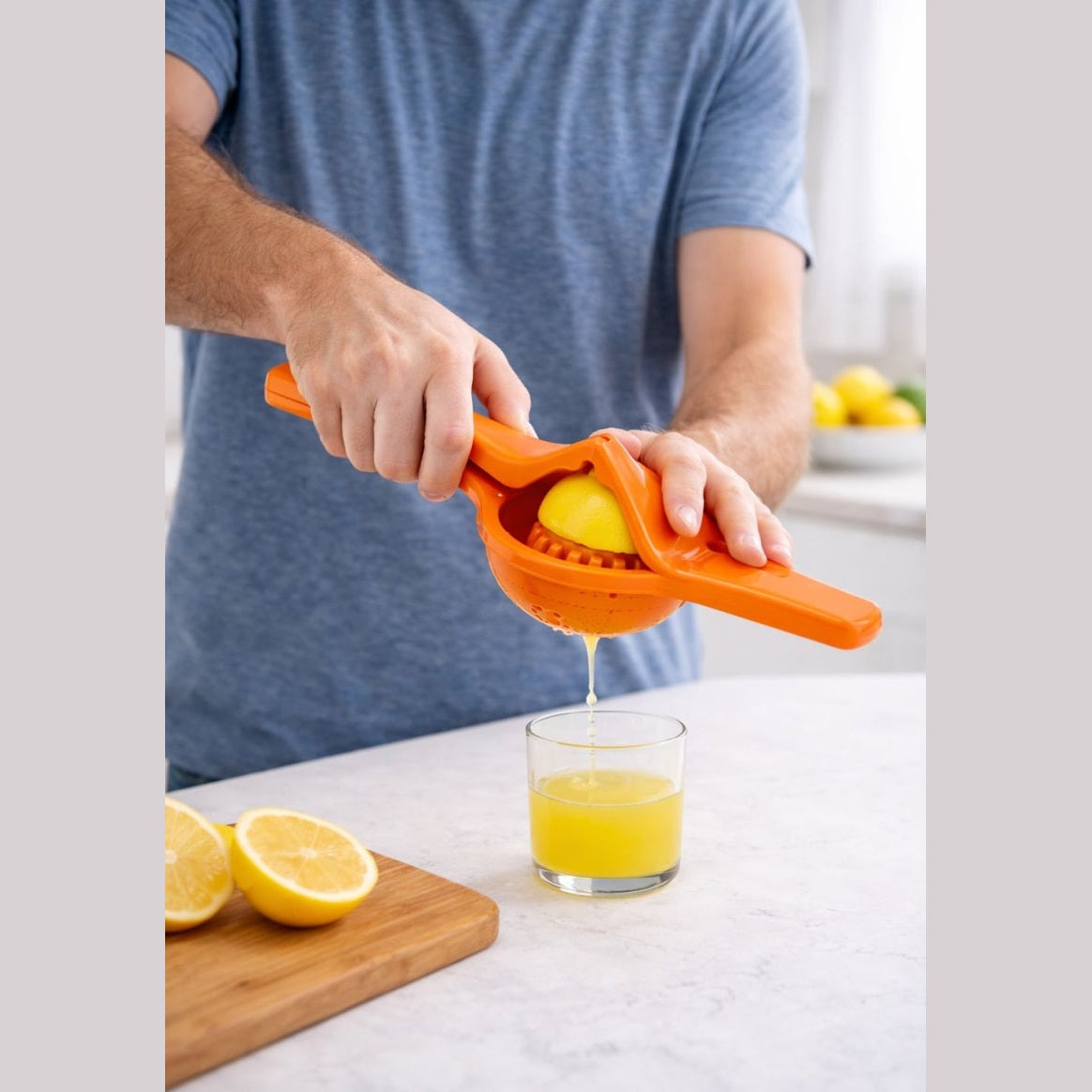 Storcător manual din plastic galben pentru citrice, ideal pentru bucătărie