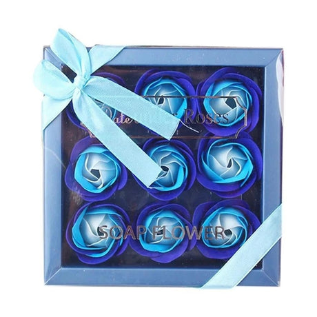 Aranjament trandafiri din sapun albastru si bleu in cutie eleganta cu capac transparent