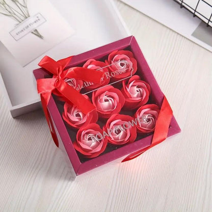 Aranjament trandafiri din sapun rosu si roz in cutie eleganta cu capac transparent