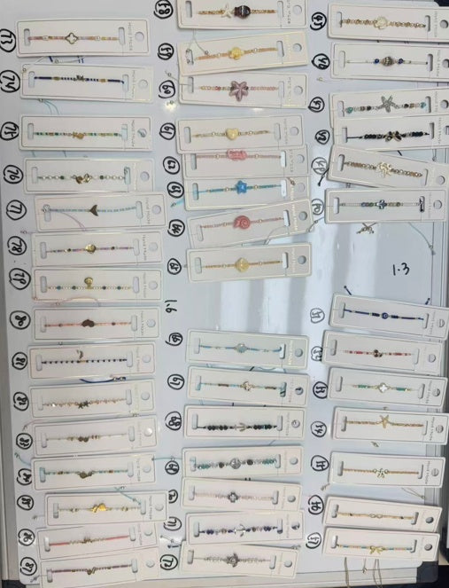 Brățară elegantă multicoloră cu pandantive diverse, unisex