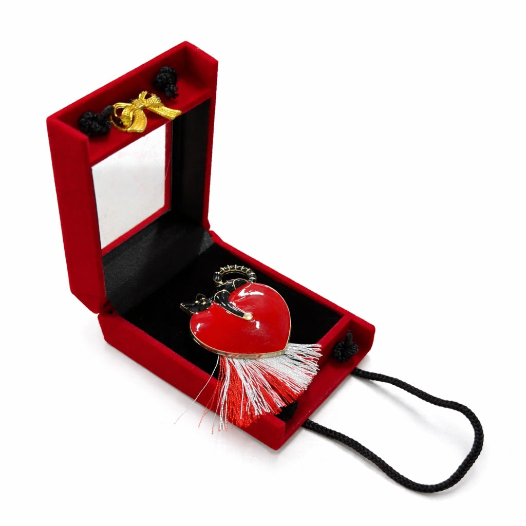 Brosa Inima Martisor cu Pisica Neagra si in Cutie Eleganta