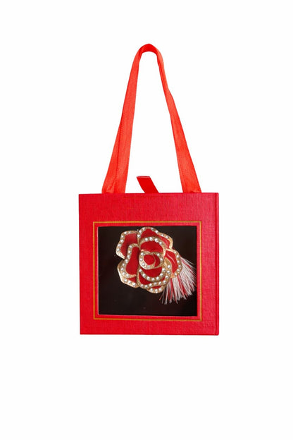 Brosa Martisor 5cm, Trandafir rosu, in cutie gentuta 7x7 cm cu fereastra, cadou 1 Martie