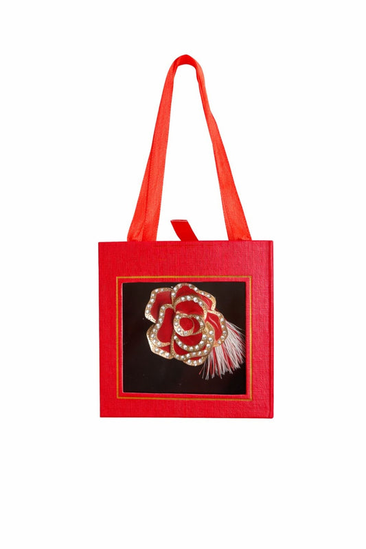 Brosa Martisor 5cm, Trandafir rosu, in cutie gentuta 7x7 cm cu fereastra, cadou 1 Martie