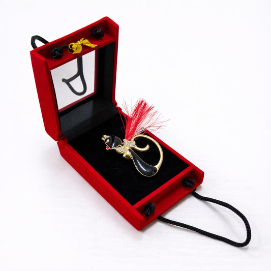 Brosa Martisor Pisica Neagra cu Strasuri in Cutie Eleganta