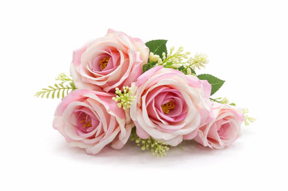 Buchet 5 trandafiri artificiali roz pal in nuante crem cu frunze decorative 30cm
