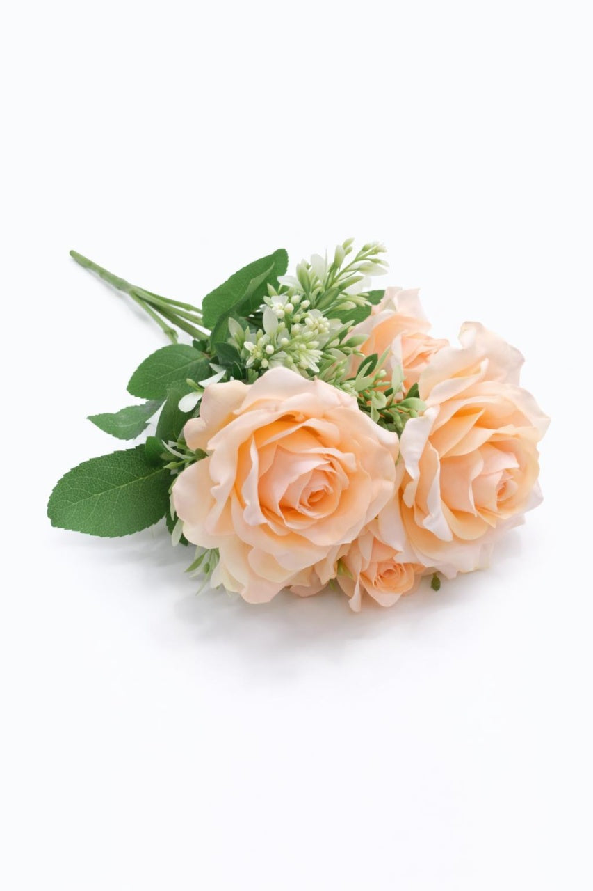 Buchet 7 trandafiri artificiali nuanta piersica delicata, frunze si boboci decorativi 30cm