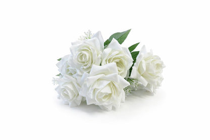 Buchet artificial deosebit cu 7 trandafiri catifelati alb pur si flori decorative 30 cm