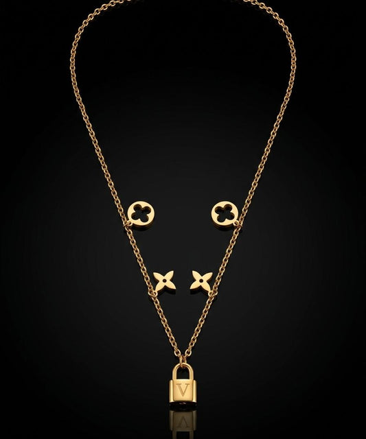 Colier ROXE Golden Lock Elegance – lanț dublu cu simboluri și pandantiv lacăt, design premium, 45 cm