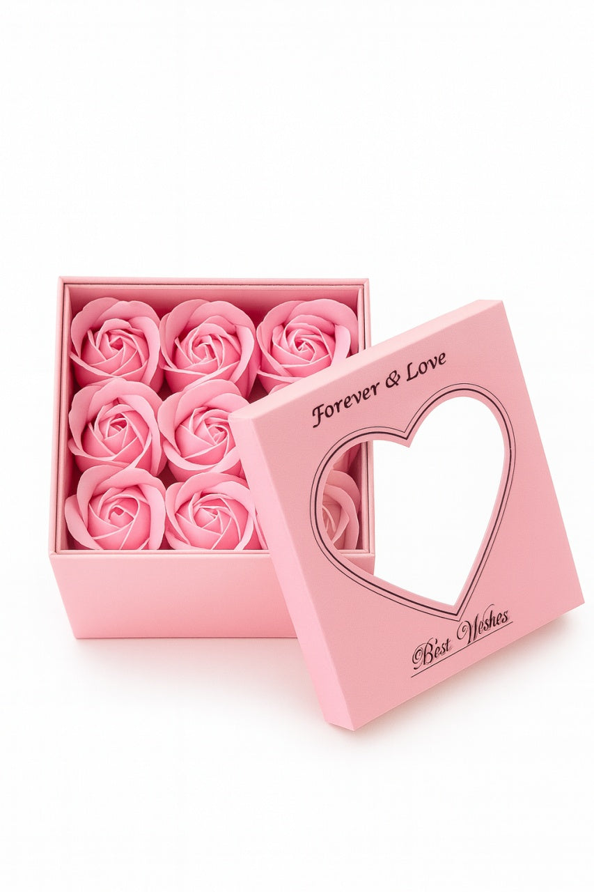 Cutie cadou 11x11x9.5 cm cu 9 trandafiri de sapun roz, aranjament elegant Forever Love