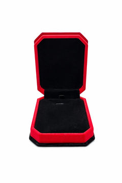 Cutie cadou catifea rosie 7.5x10x3.5 cm cu interior negru, pentru bijuterii sau martisor