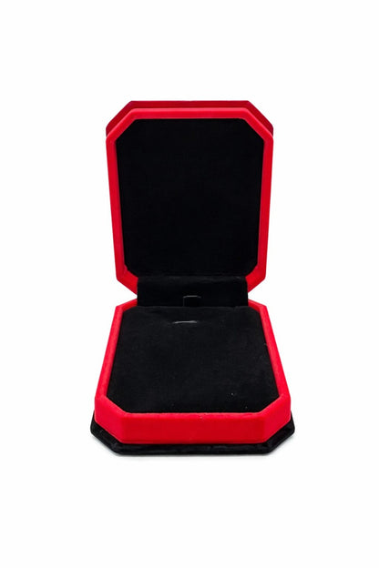 Cutie cadou catifea rosie 7.5x10x3.5 cm cu interior negru, pentru bijuterii sau martisor