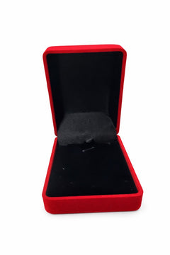 Cutie cadou catifea rosie 7x9x3,5 cm cu interior negru, pentru bijuterii sau martisor