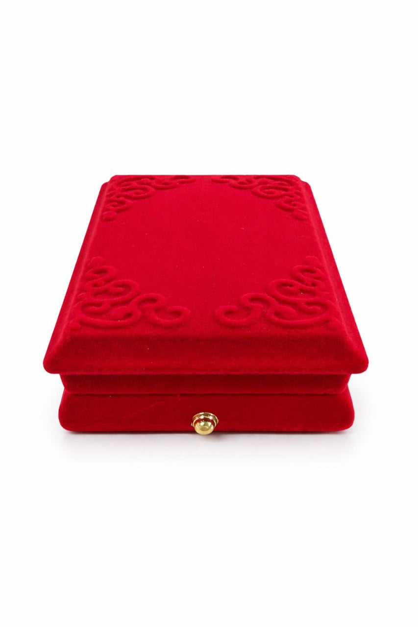 Cutie cadou catifea rosie 7x9x3,5 cm cu interior negru, pentru bijuterii sau martisor
